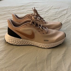 Nike Revolution 5 Running Shoes